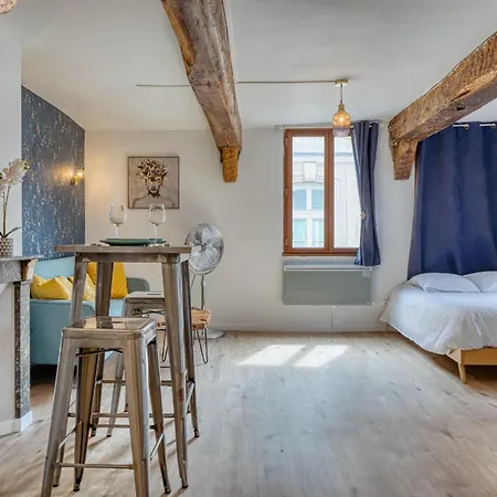 Authentique 3 Nid Urbain Au Charme Envoutant En Plein Coeur De Apartmán *