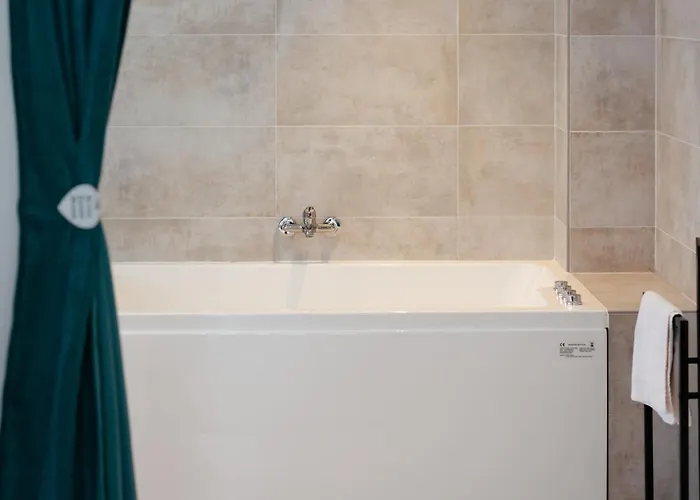 Apartman Authentique 3 Nid Urbain Au Charme Envoutant En Plein Coeur De *