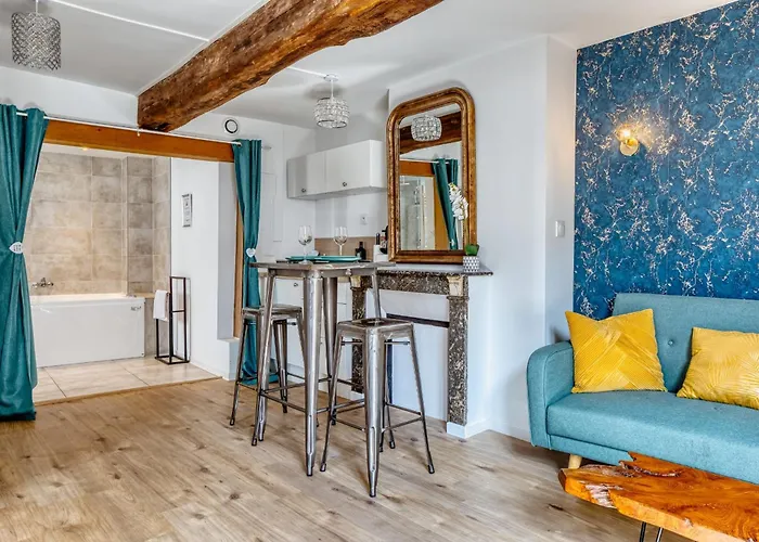 Apartman Authentique 3 Nid Urbain Au Charme Envoutant En Plein Coeur De