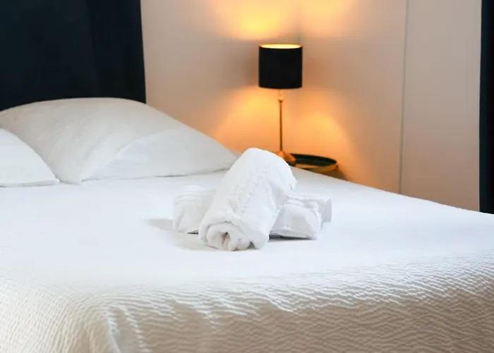 Authentique 3 Nid Urbain Au Charme Envoutant En Plein Coeur De *